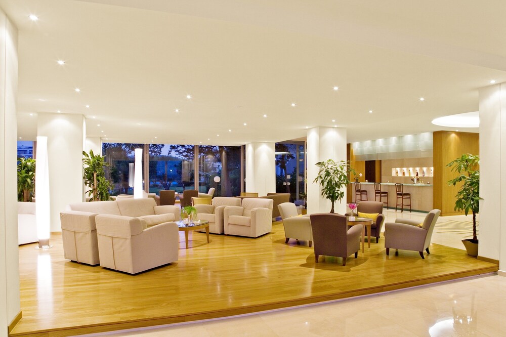 Hotel Lounge