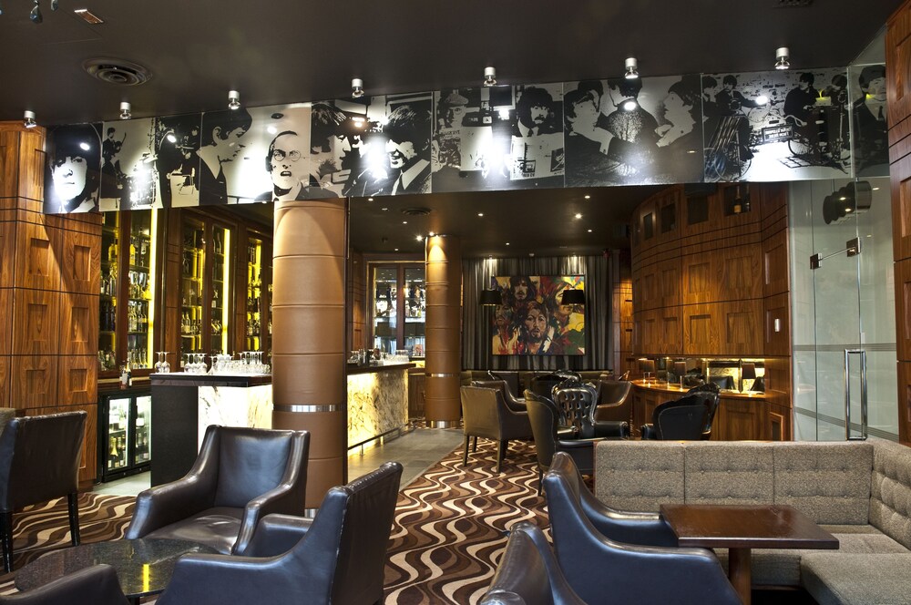 Hotel Bar
