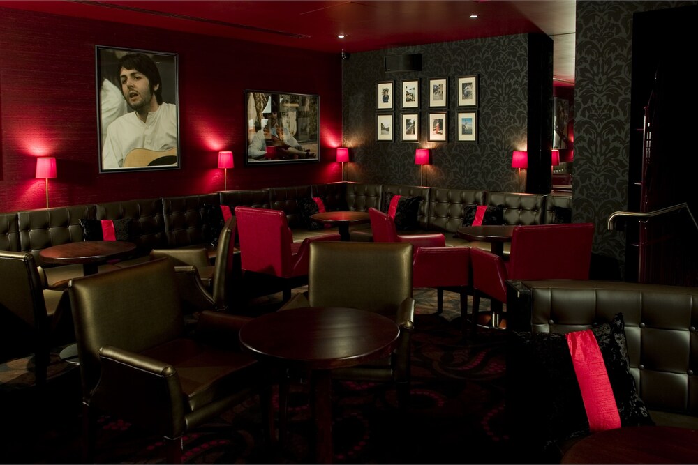 Hotel Bar
