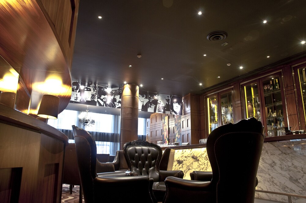 Hotel Bar