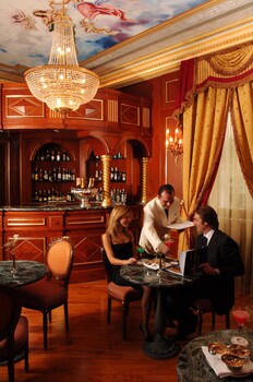 Hotel Lounge