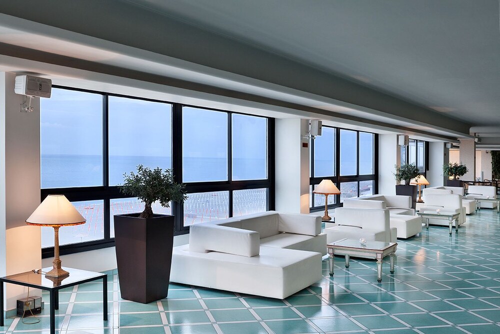 Hotel Lounge