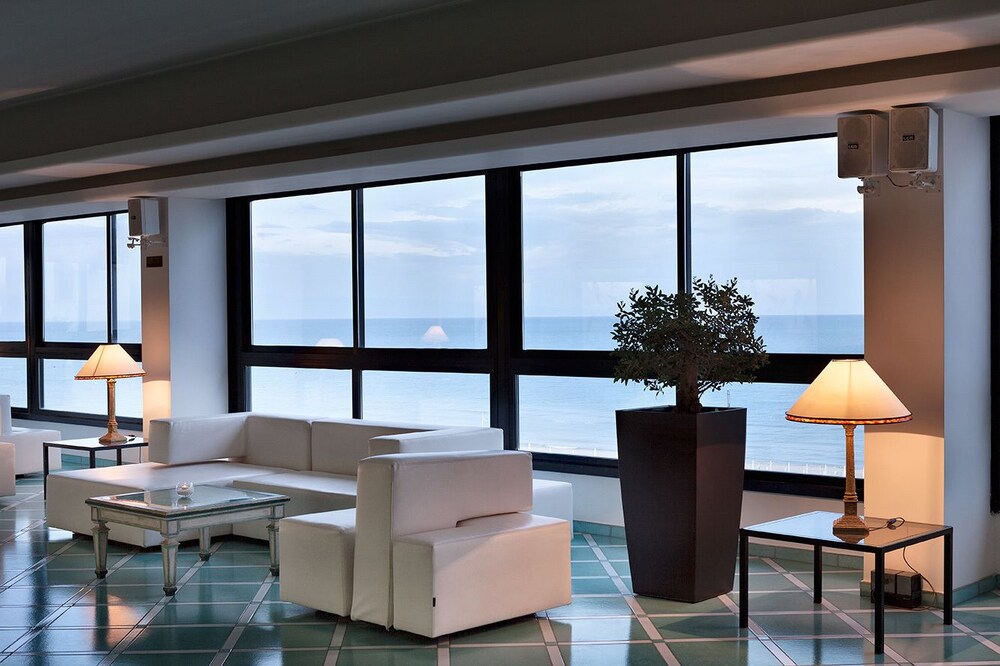 Hotel Lounge