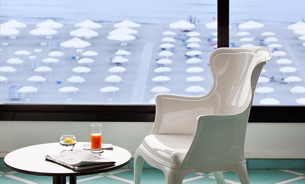 Hotel Lounge