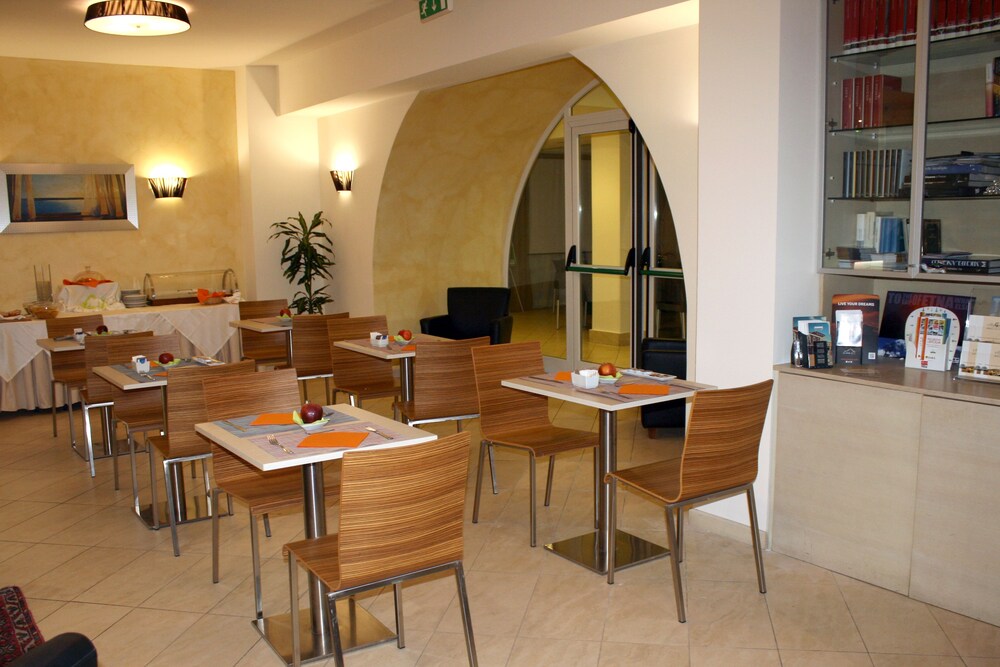 Hotel Lounge