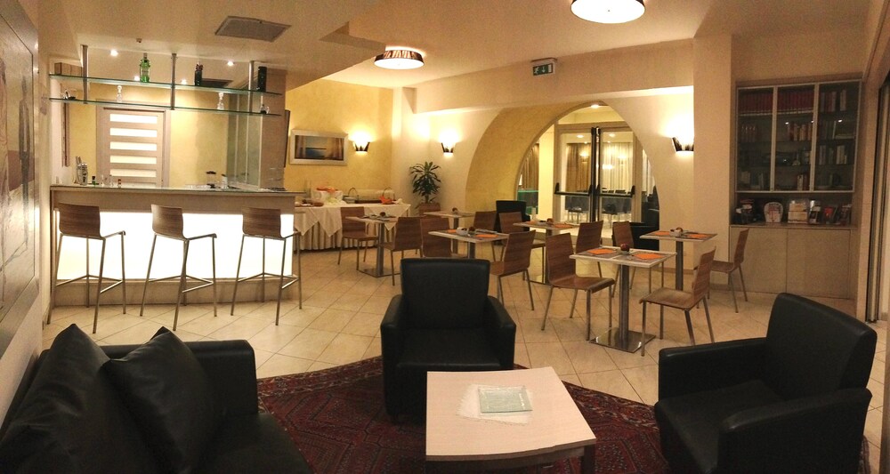 Hotel Lounge