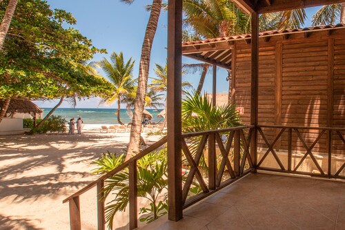 Petit Lafitte Hotel