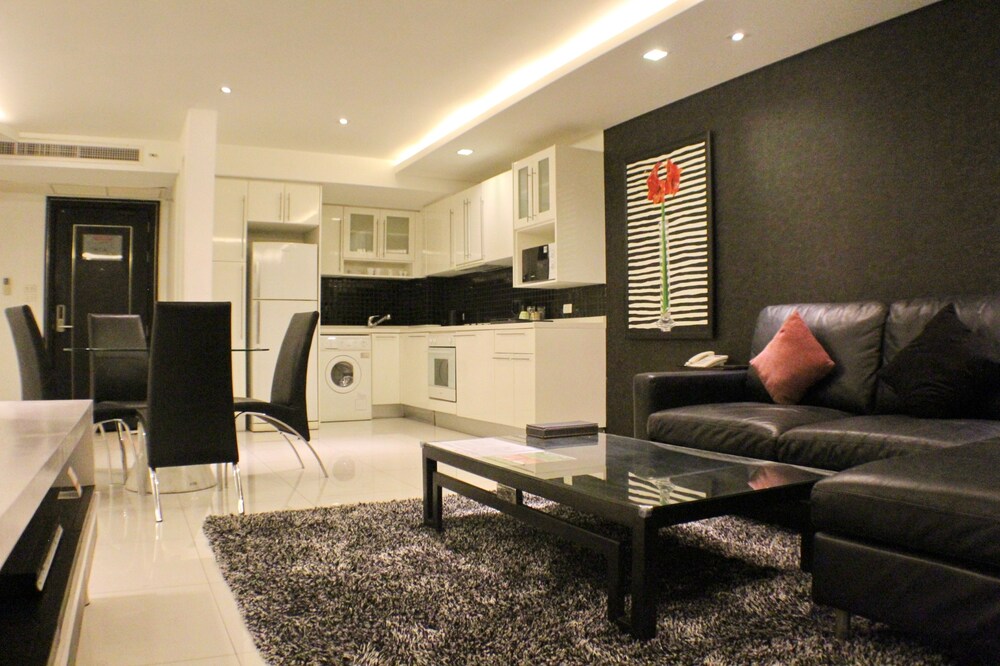 Suite, 2 Bedrooms - Living Area