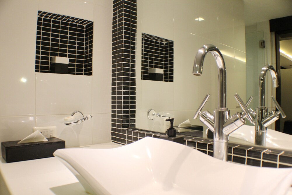 Suite, 2 Bedrooms - Bathroom