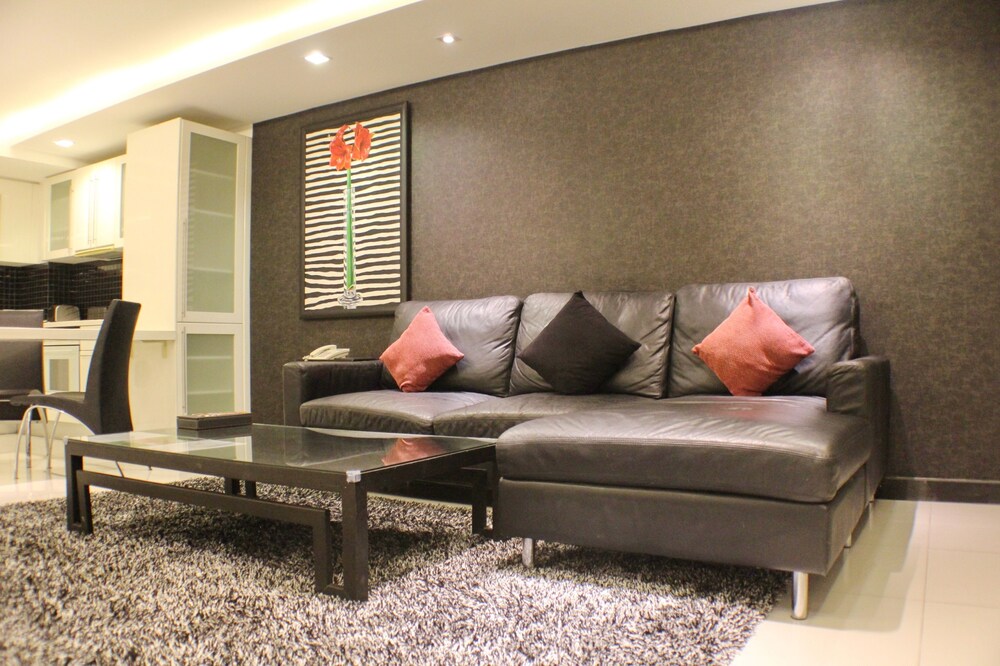 Deluxe Suite, 1 Bedroom - Living Area