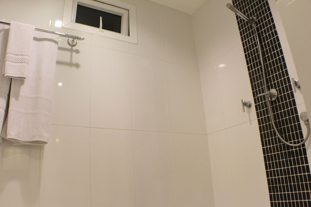 Studio - Bathroom Shower