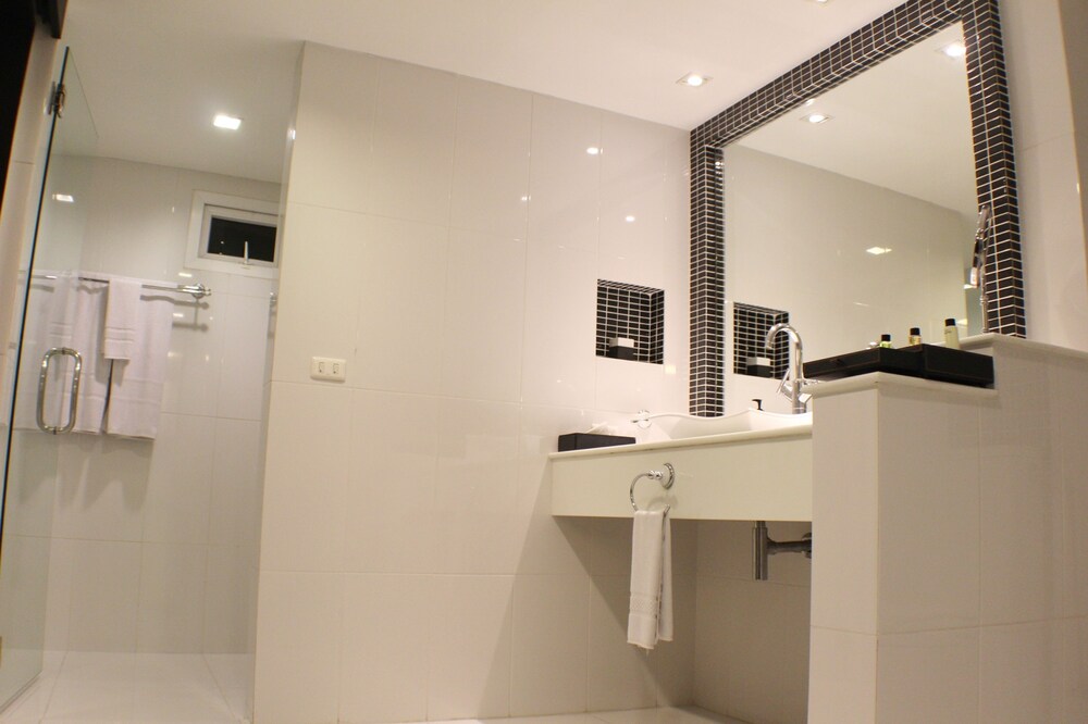 Suite, 2 Bedrooms - Bathroom