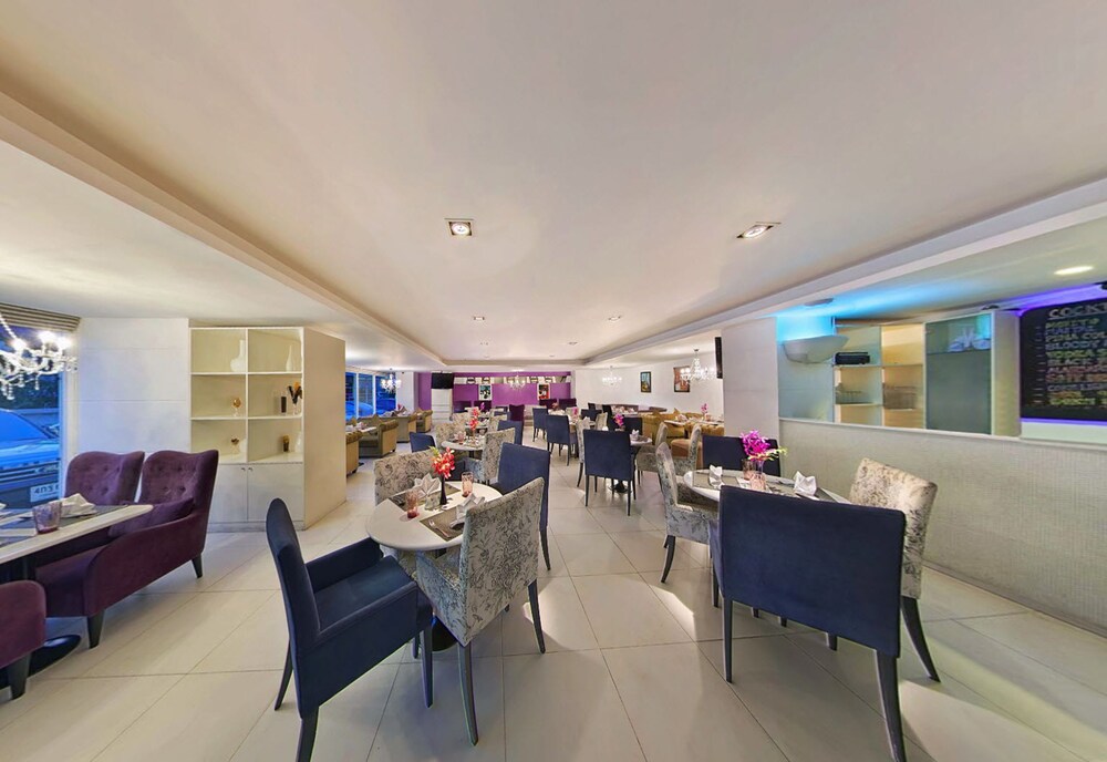 Hotel Bar