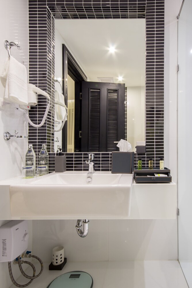 Suite, 1 Bedroom - Bathroom Sink