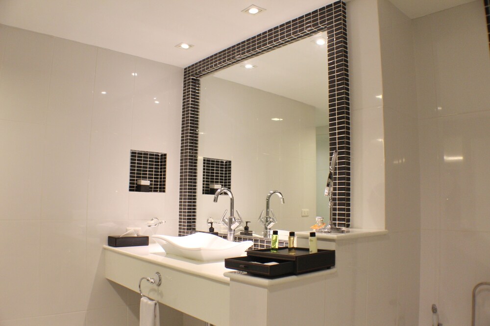 Studio - Bathroom