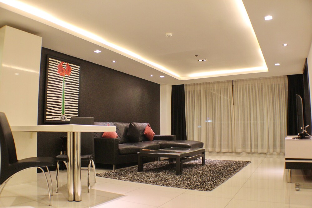 Deluxe Suite, 1 Bedroom - Living Area