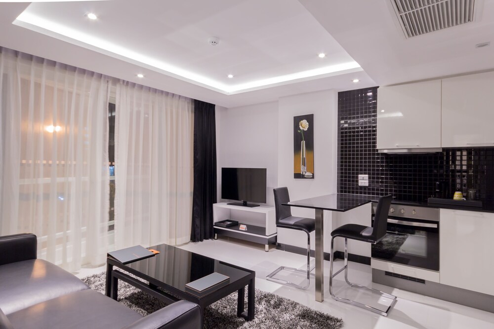 Suite, 1 Bedroom - Living Area