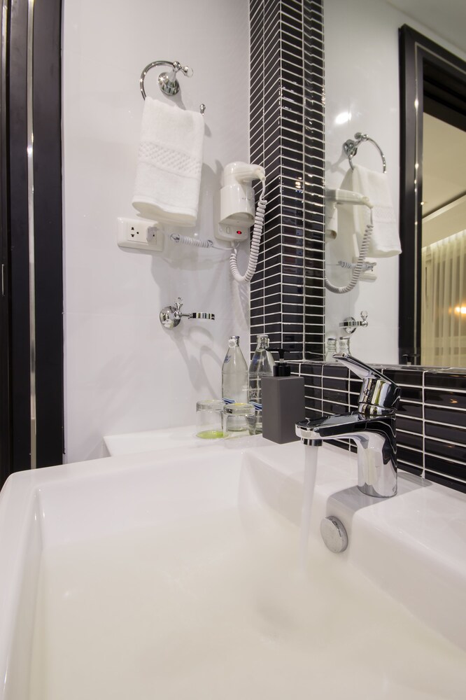 Suite, 1 Bedroom - Bathroom