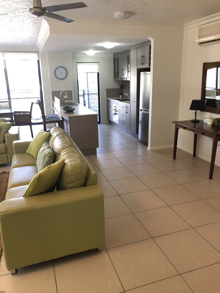 2 Bedroom 1 bathroom Apartment - Living Area