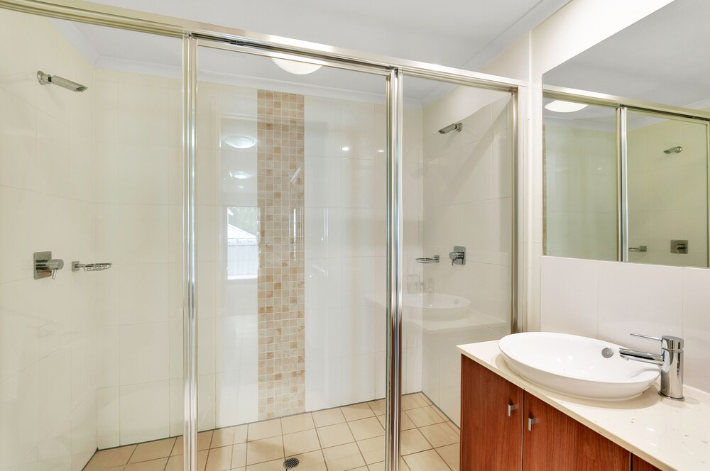 Studio - Bathroom