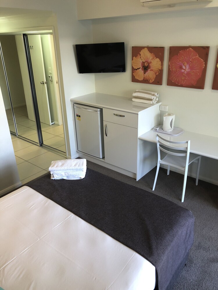 Hotel Deluxe Suite - Guestroom