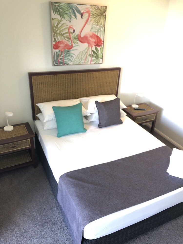 Hotel Deluxe Suite - Guestroom