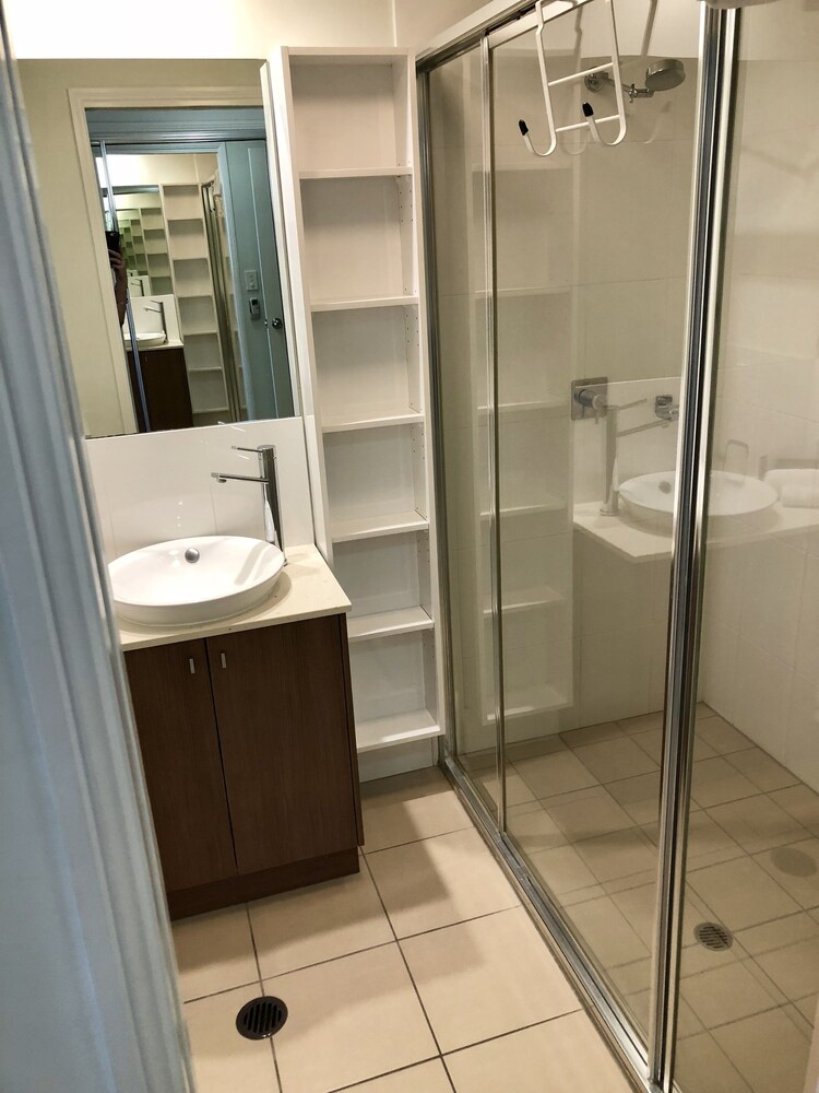 2 Bedroom 1 bathroom Apartment - Bathroom