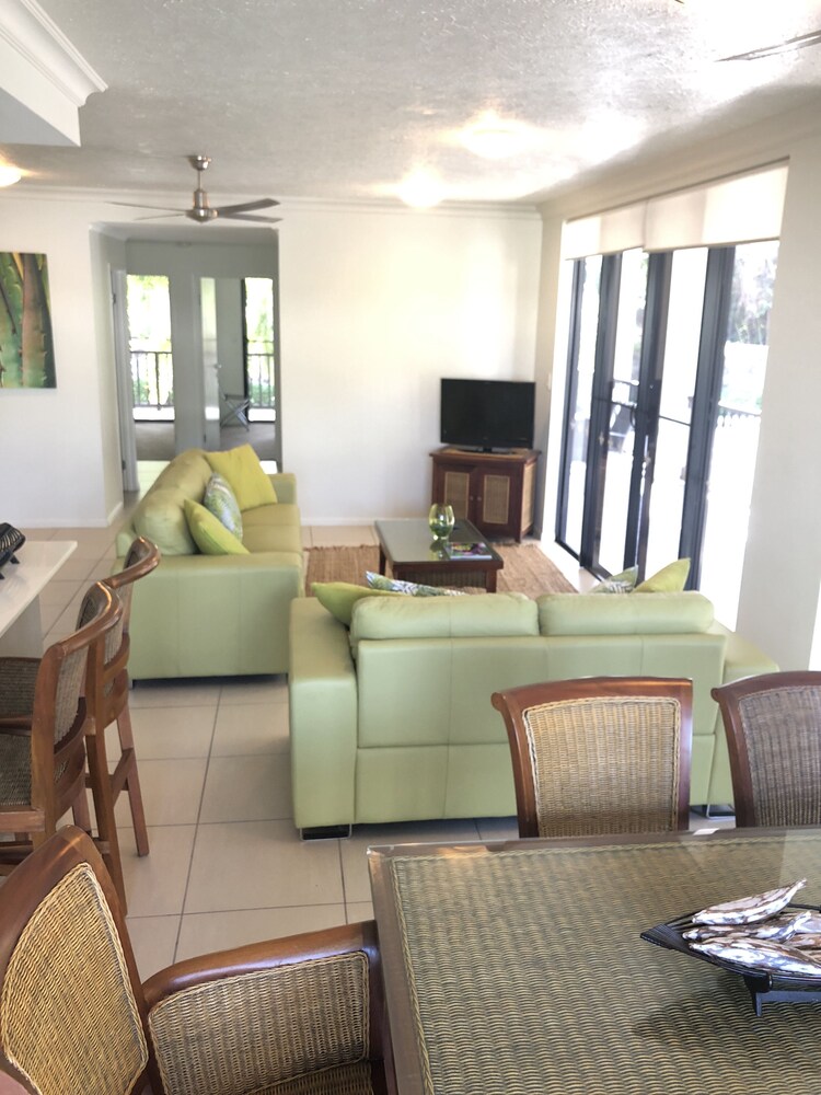 2 Bedroom 1 bathroom Apartment - Living Area