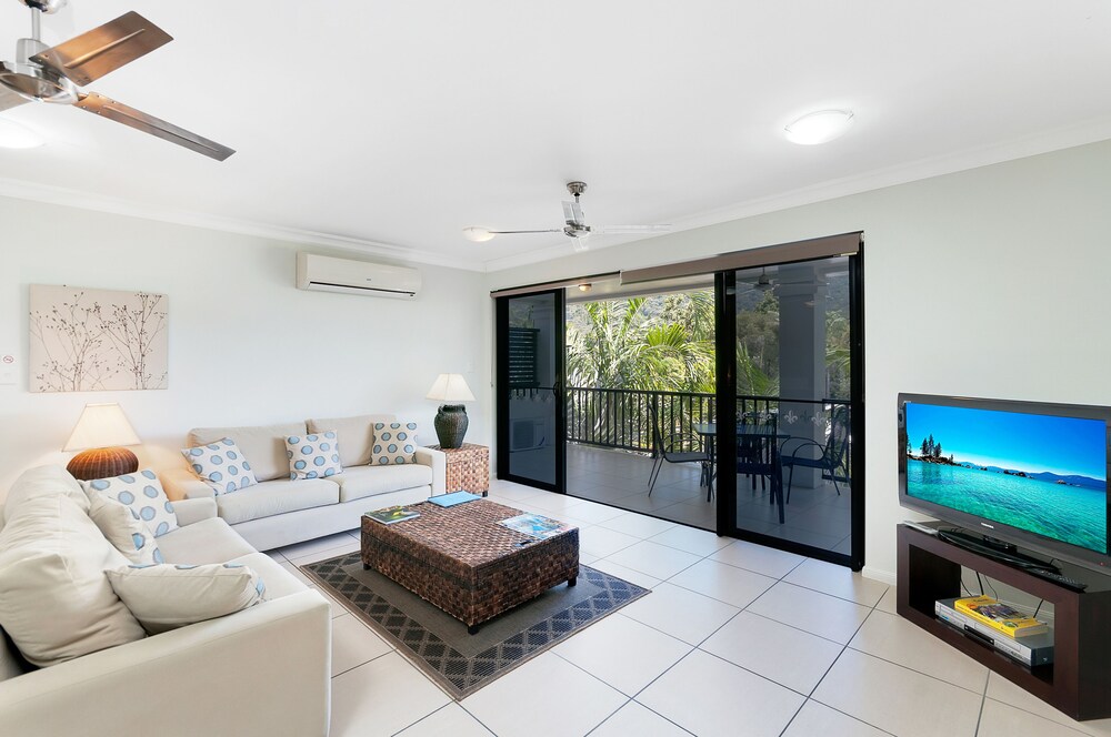 Standard Apartment, 2 Bedrooms - Living Room