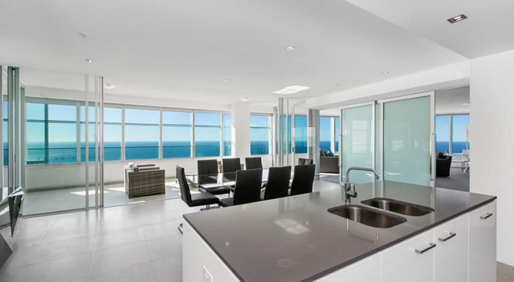 Superior Penthouse, 4 Bedrooms, Bathtub, Ocean View - In-Room Kitchen