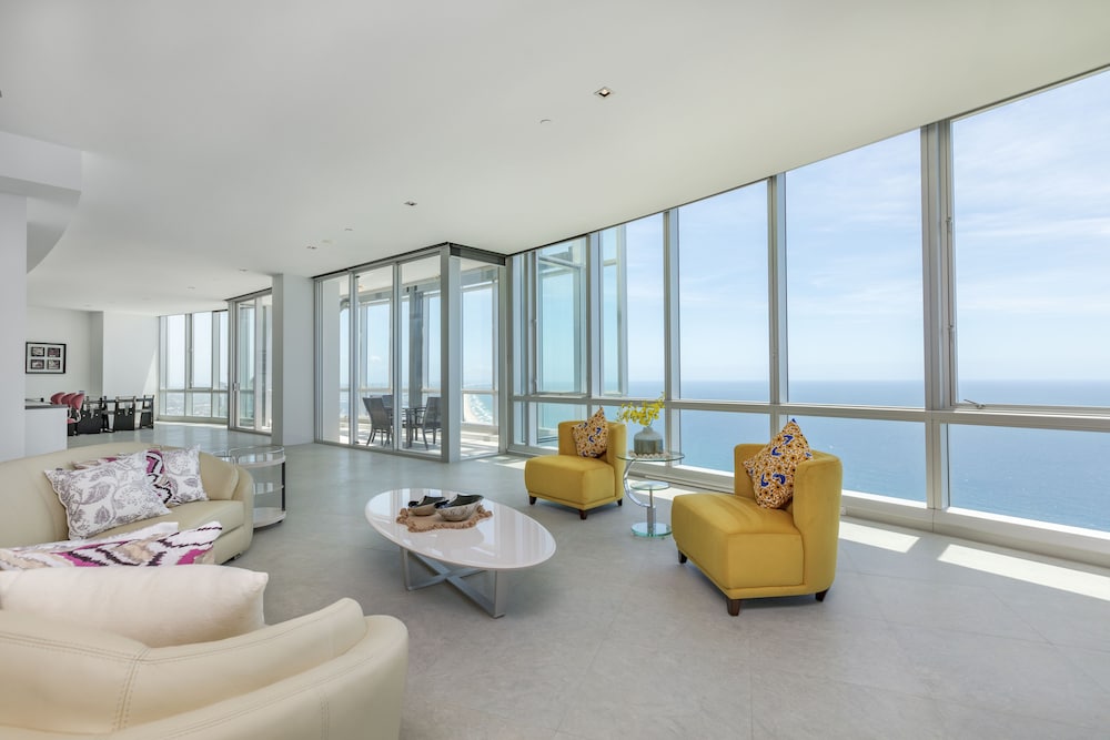 Luxury Penthouse, 4 Bedrooms, Private Pool, Ocean View - Living Area
