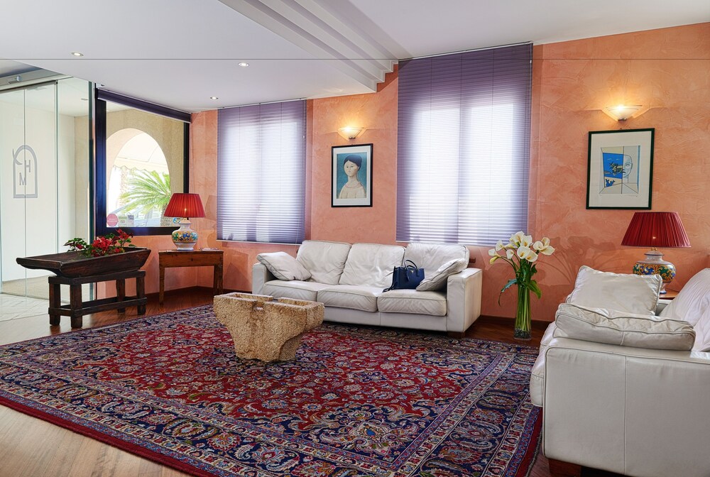 Hotel Lounge