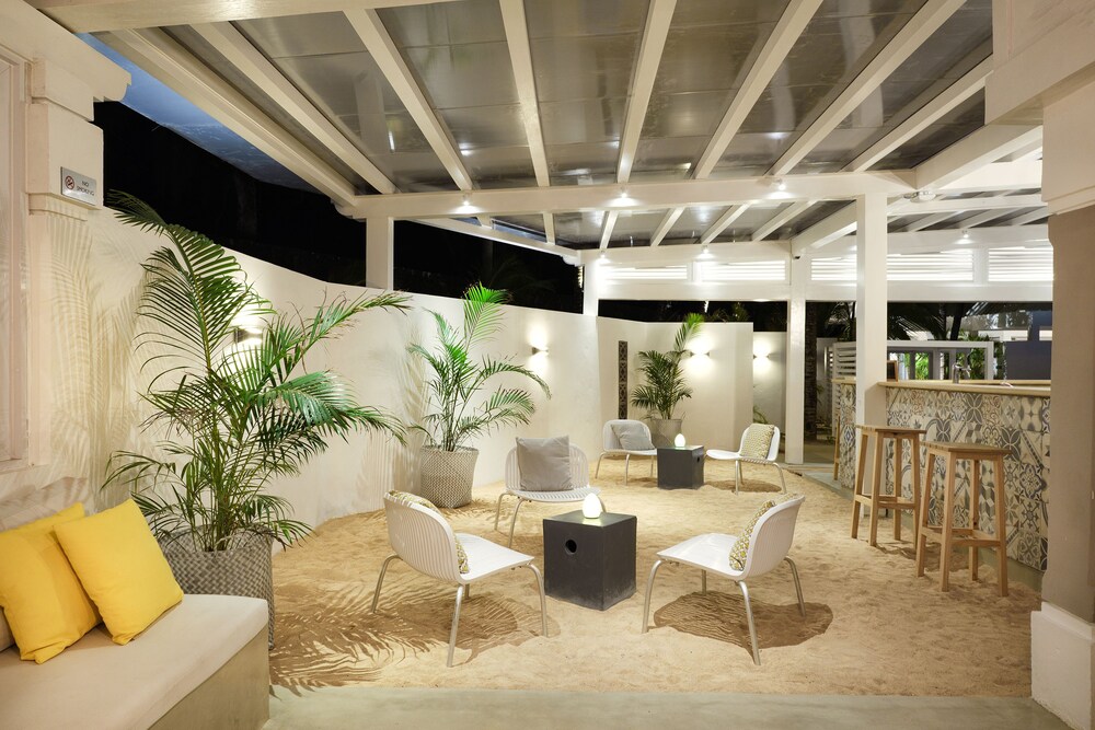 Hotel Bar