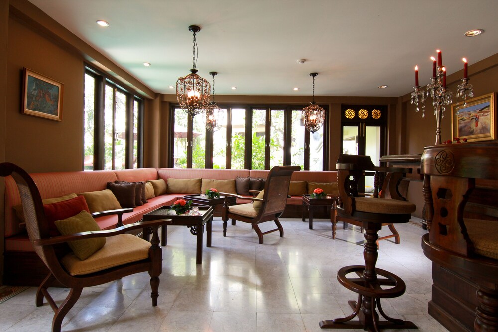 Hotel Lounge