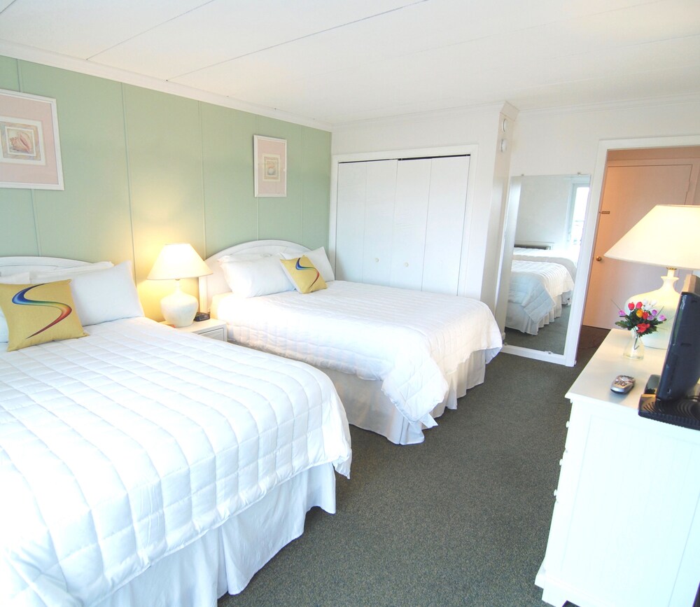 Back Suite - Main Building - Guestroom