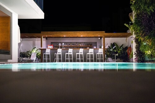Manousos City Hotel