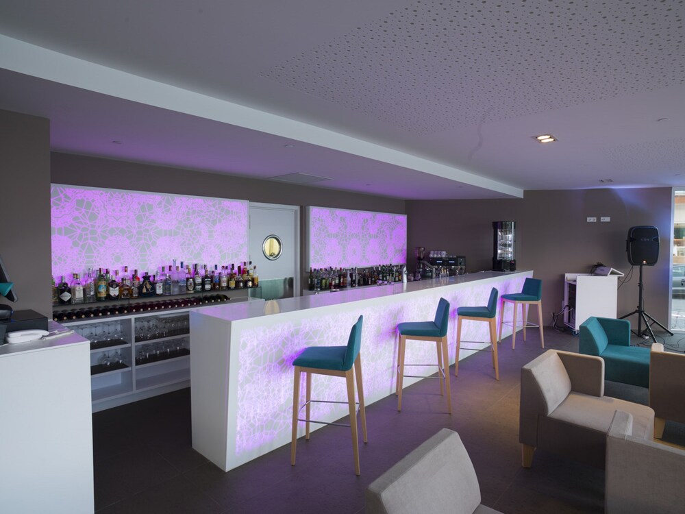 Hotel Bar