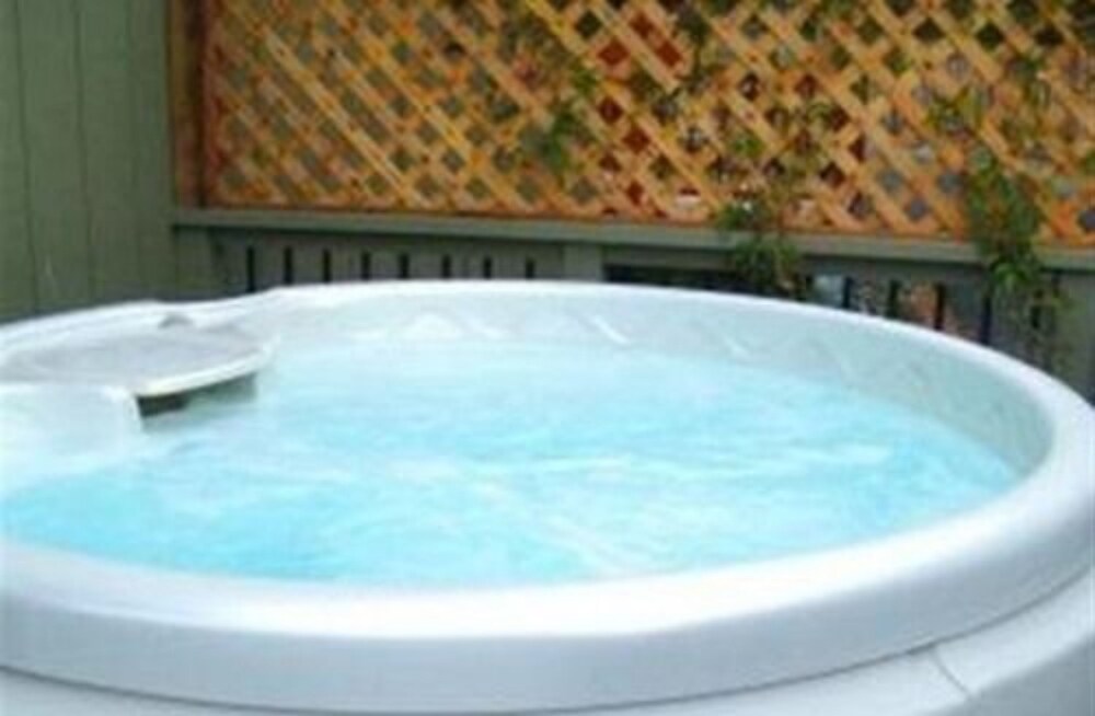 Jetted Tub