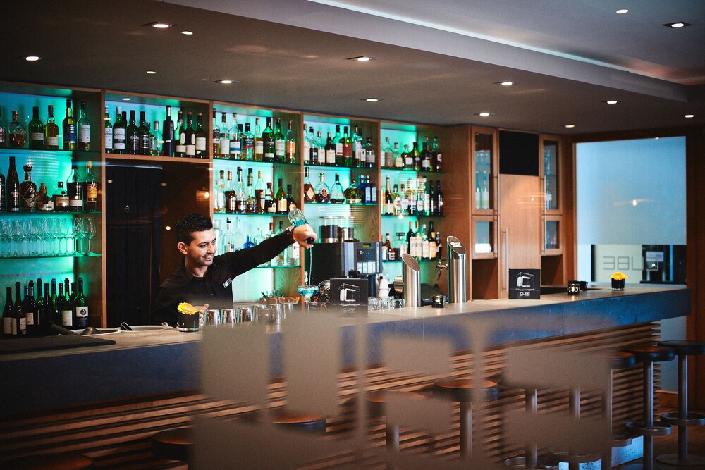 Hotel Bar