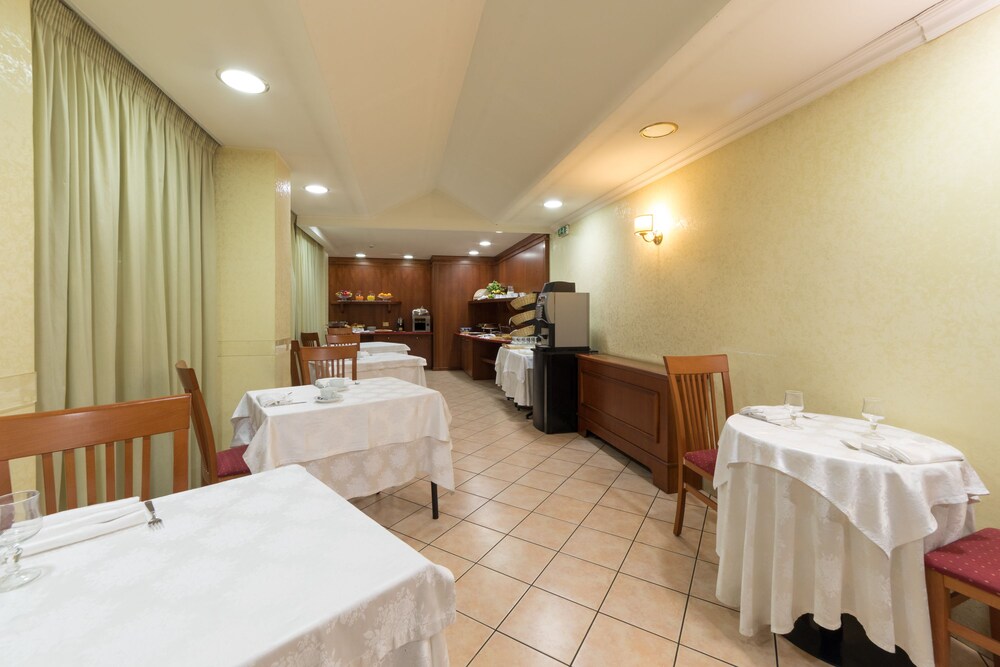 Hotel Lounge