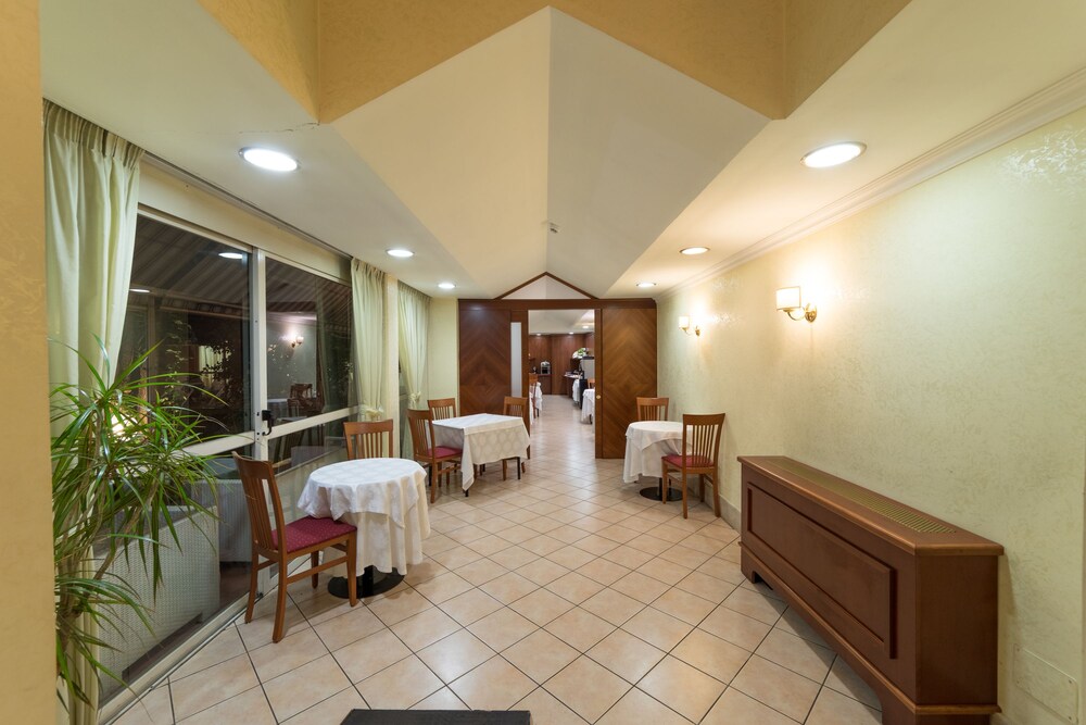Hotel Lounge