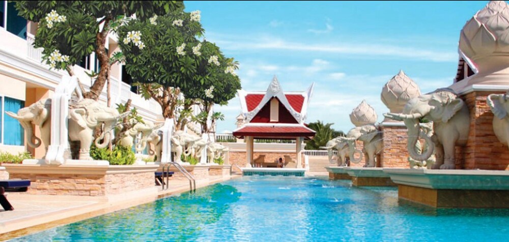Poolside Bar