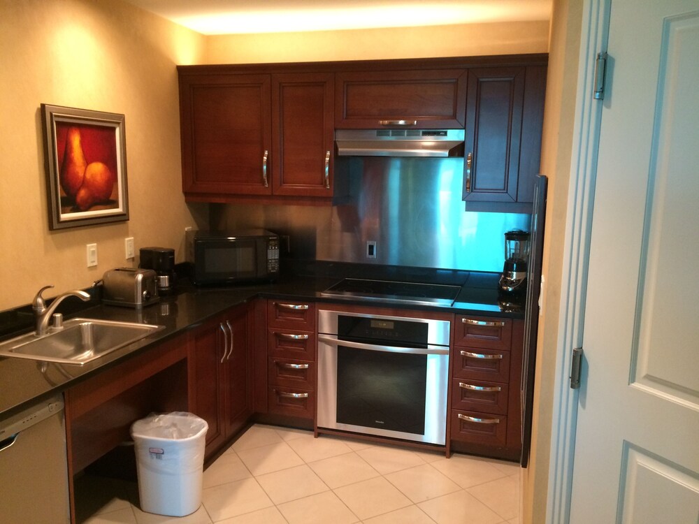Suite, 1 Bedroom Run of House - Private Kitchen