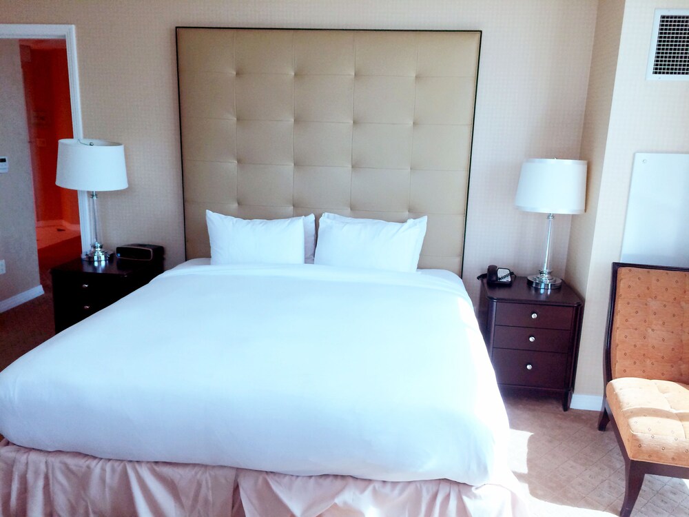 Suite, 1 Bedroom Run of House - Room