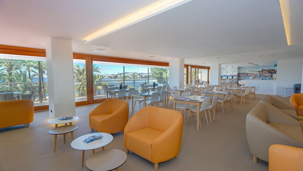 Hotel Lounge