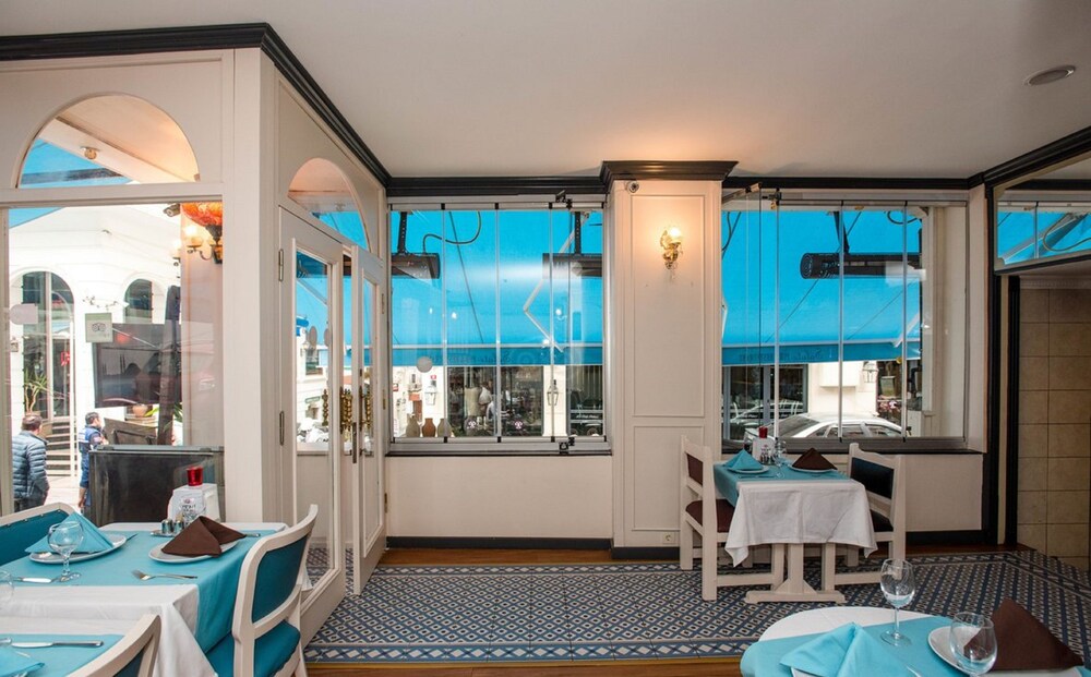 Hotel Bar
