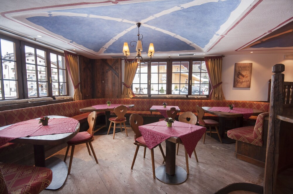 Hotel Bar