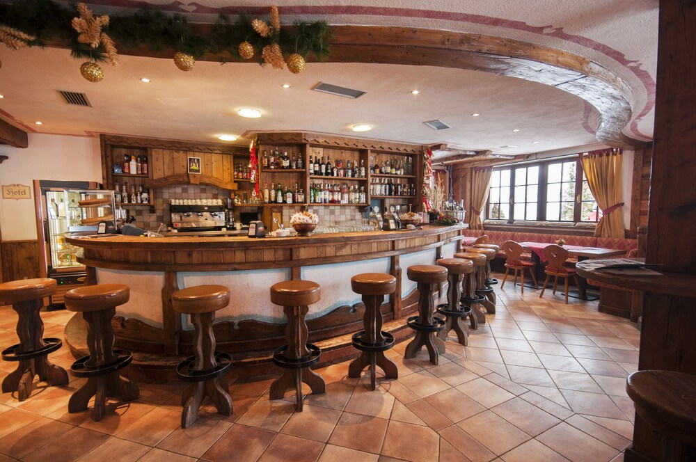 Hotel Bar