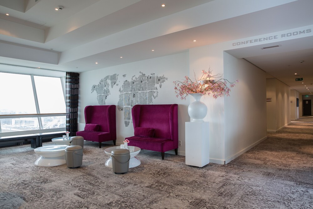 Hotel Lounge