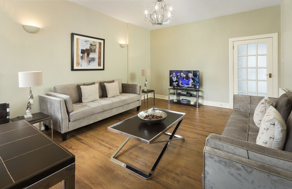 Apartment, 2 Bedrooms (Situated at Canongate) - Living Area
